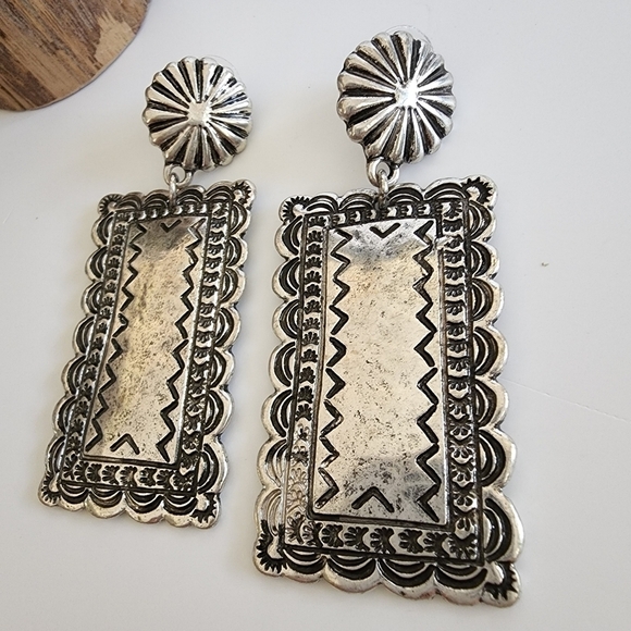 NEW Boho Antique Metal Southwestern Dangle Earrings - Picture 4 of 6